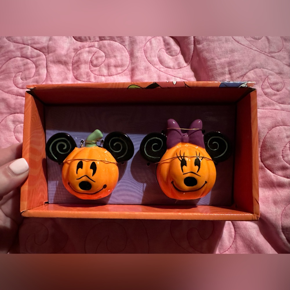 Disney Mickey Mouse And Minnie Mouse Halloween Pumpkin Salt And Pepper Shakers